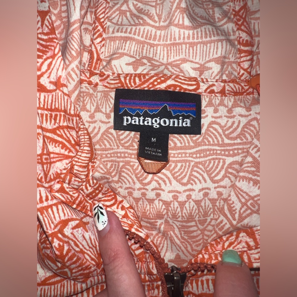 Patagonia womens Bajadas wind breaker hoodie
Size‎ M - Picture 3 of 4